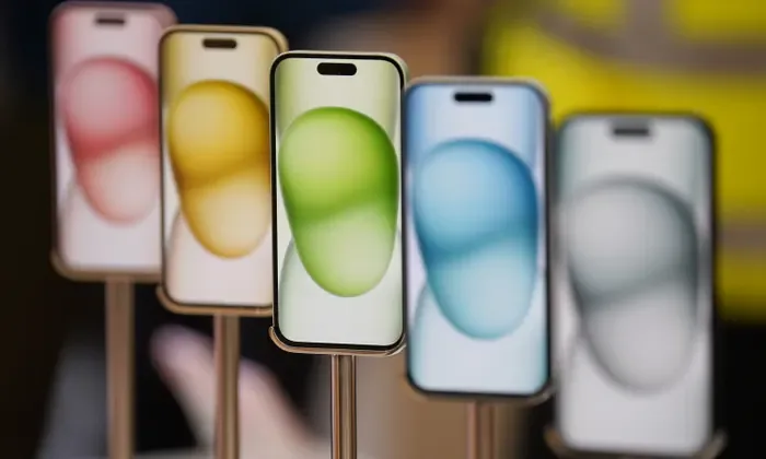 Apple تزيح Samsung عن عرش سوق الهواتف الذكية