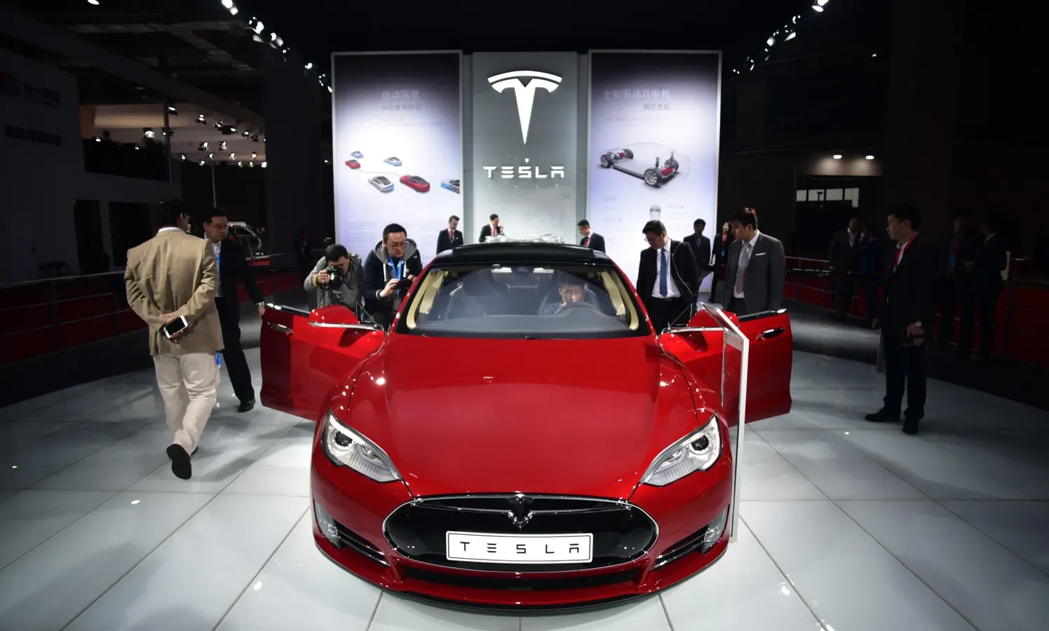 قصة نجاح Tesla من فكرة إلى إمبراطورية